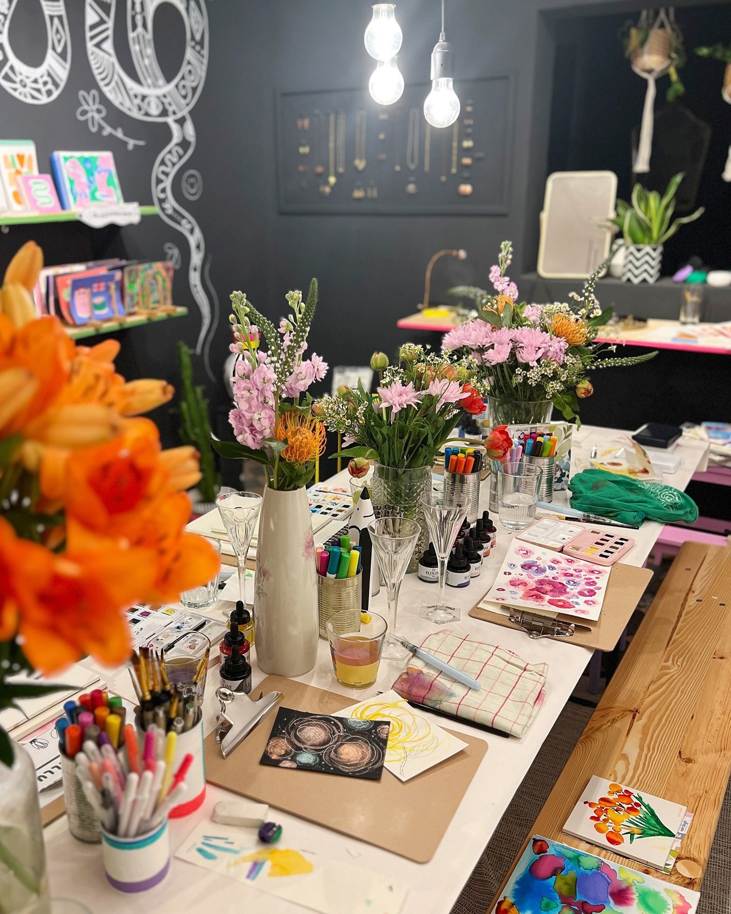 Gestern hat der @live.artclub unsere R&auml;umlichkeiten wieder f&uuml;r ihre kreativen Workshops genutzt. Falls ihr auch noch auf der Suche nach einer passenden Location f&uuml;r eure kreativen Events sucht, meldet euch gerne bei uns! Ob Lesung, Tal