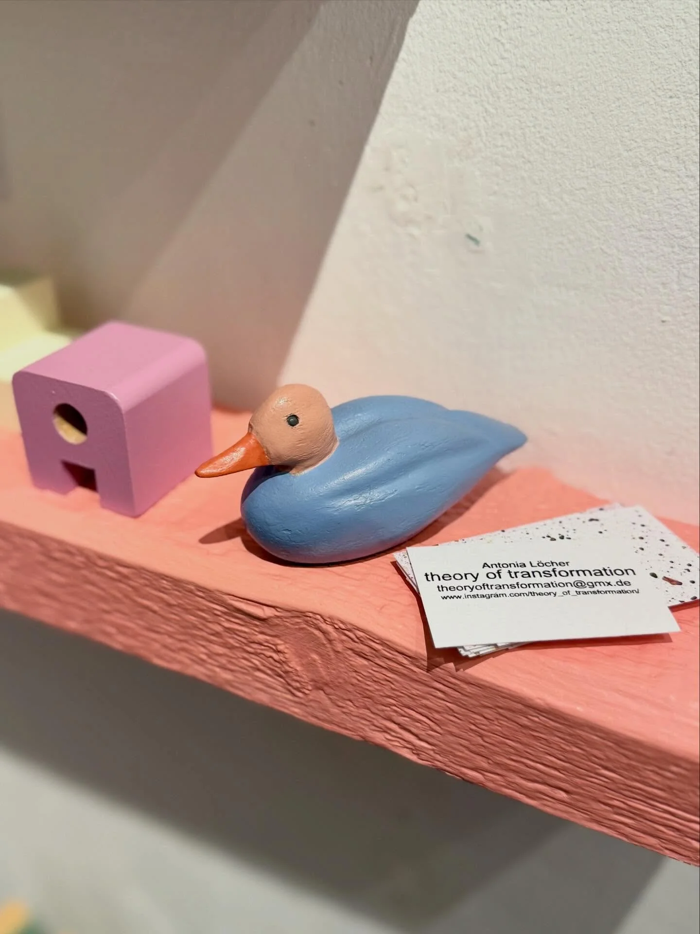 Neu bei uns im #popupflur @theory_of_transformation 🩵🩷💛

Theory of Transformation ist entstanden aus einer Liebe zum Gestalten, zu Farben und alten Objekten, Gegenst&auml;nden mit Geschichte. Ein Teil der Transformation dieser Objekte passiert in 