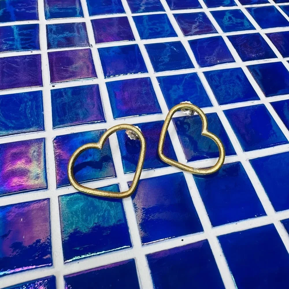 Happy friday🫶🏼
Open store 13-19 Uhr

[ Ohrringe von @katja_schian ]

#jewelry #goldsmith