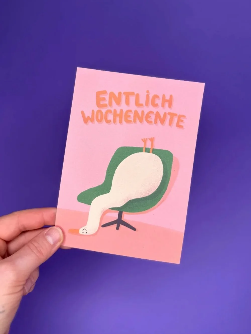🦆🙌🏻🩷
Yessssss!

BTW: Morgen/Samstag leider nur sporadisch ge&ouml;ffnet!
[Postkarte von @slingaillustration ]