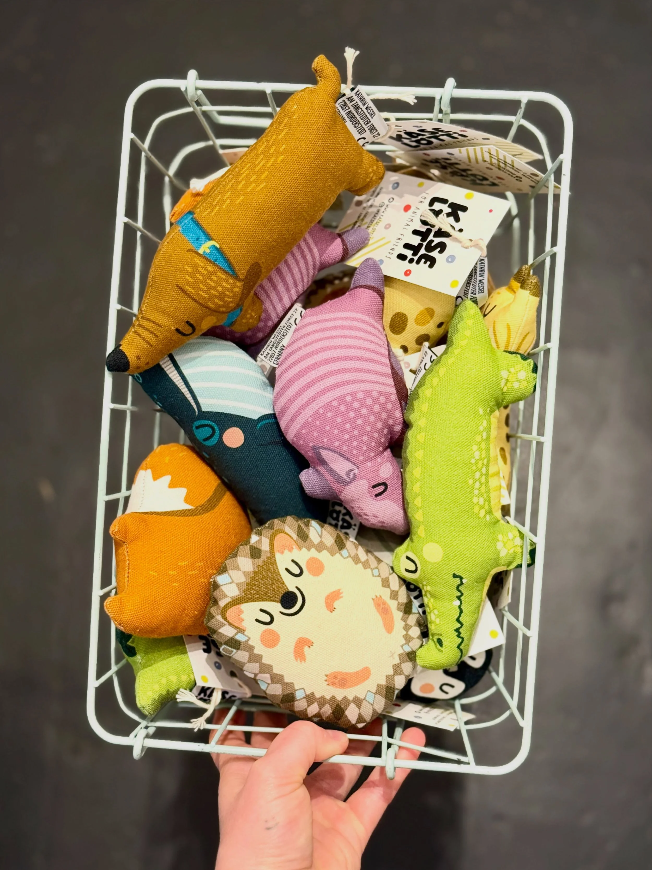 Neu bei uns im #popupflur 💞 @kaeselotti 

Kathrin von k&auml;selotti liebt Tiere aller Art, und das sieht man auch an ihren Illustrationen. Ihre Entw&uuml;rfe entstehen im winzigen Atelier am Waldrand n&ouml;rdlich von Hamburg. Dort findet sie jeden