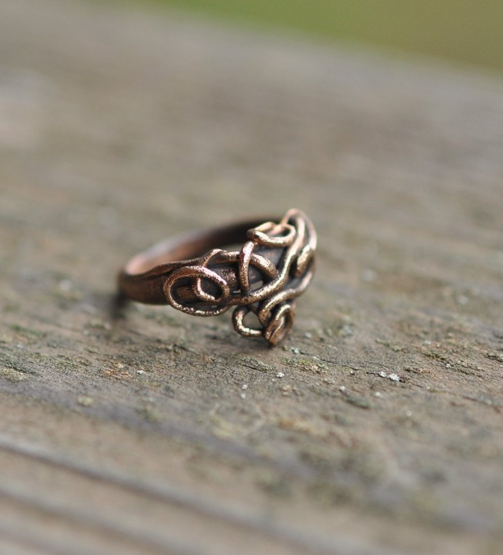 Bronze vine pyramid ring