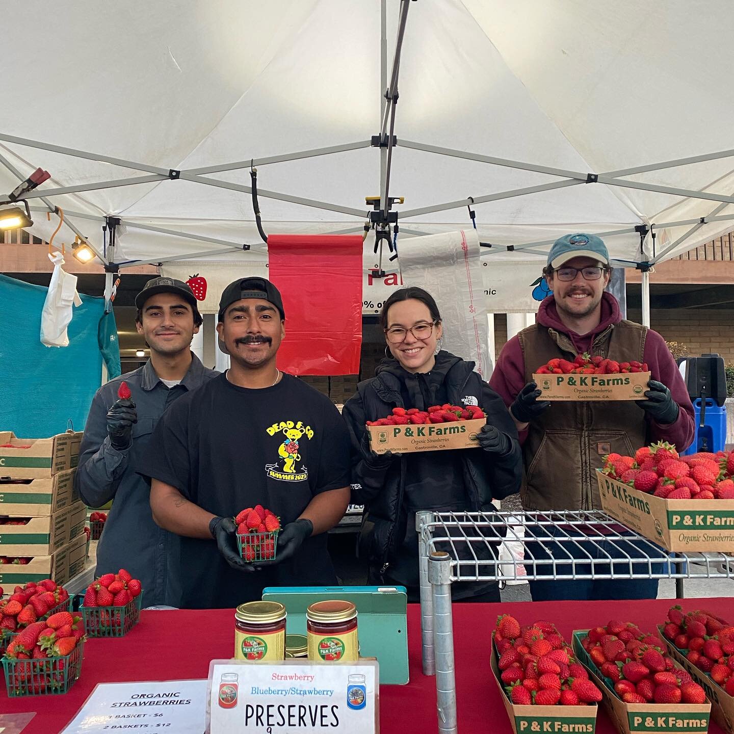 Happy Strawberry Saturday 🍓

Season is slowly slowing down so make sure to come by the Aptos Farmers Market!