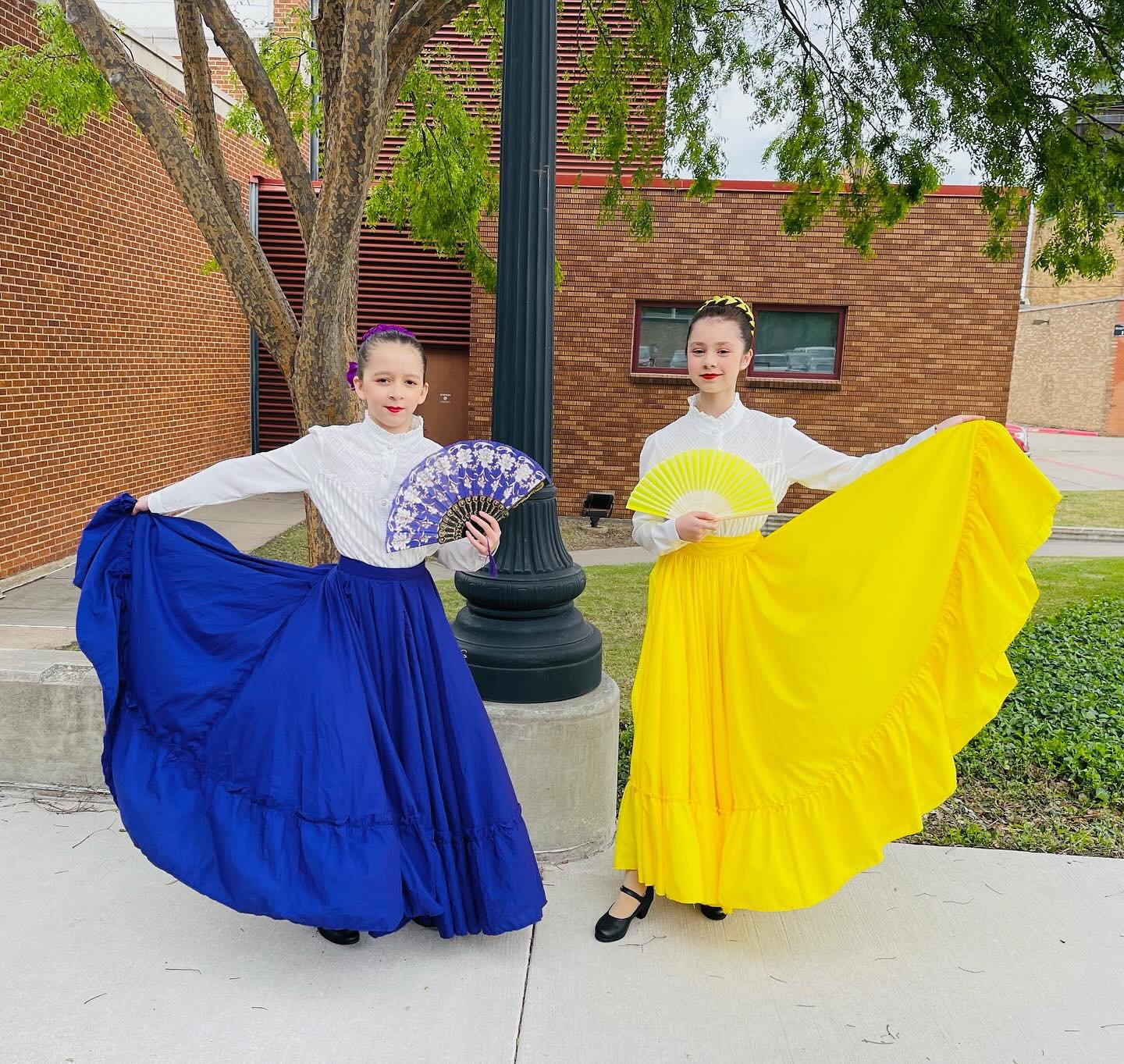 First performance for our MDS Folklorico dancers! Beautiful job, ladies! 💛 💜

#passionartistrydance #discovertheartistwithin #allendancestudio #mckinneydancestudio #friscodancestudio #thedancestudionetwork