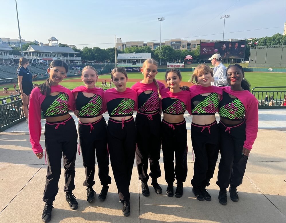 Our amazing MDS Performance Team Teens performing at the @friscoroughriders game last weekend 🩷 ⚾️ 

#passionartistrydance #discovertheartistwithin #allendancestudio #mckinneydancestudio #friscodancestudio #thedancestudionetwork