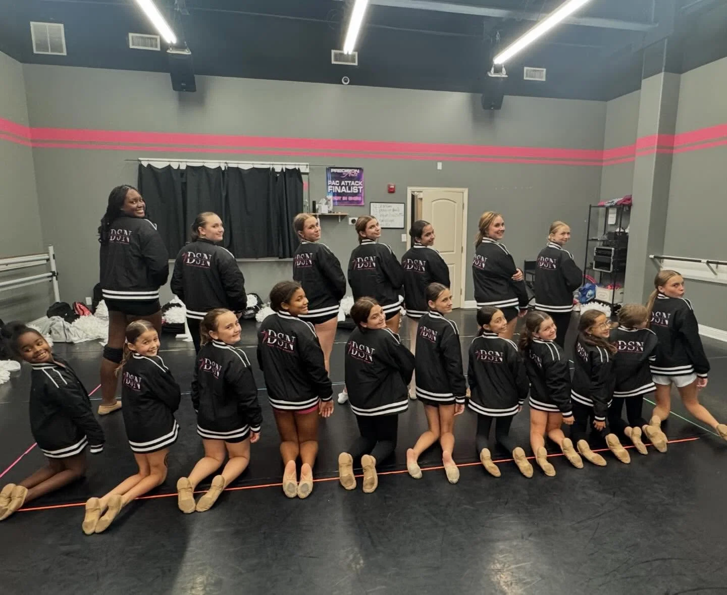 Reppin&rsquo; where we train, dream, and dance 💖

#thedancestudionetwork #discovertheartistwithin