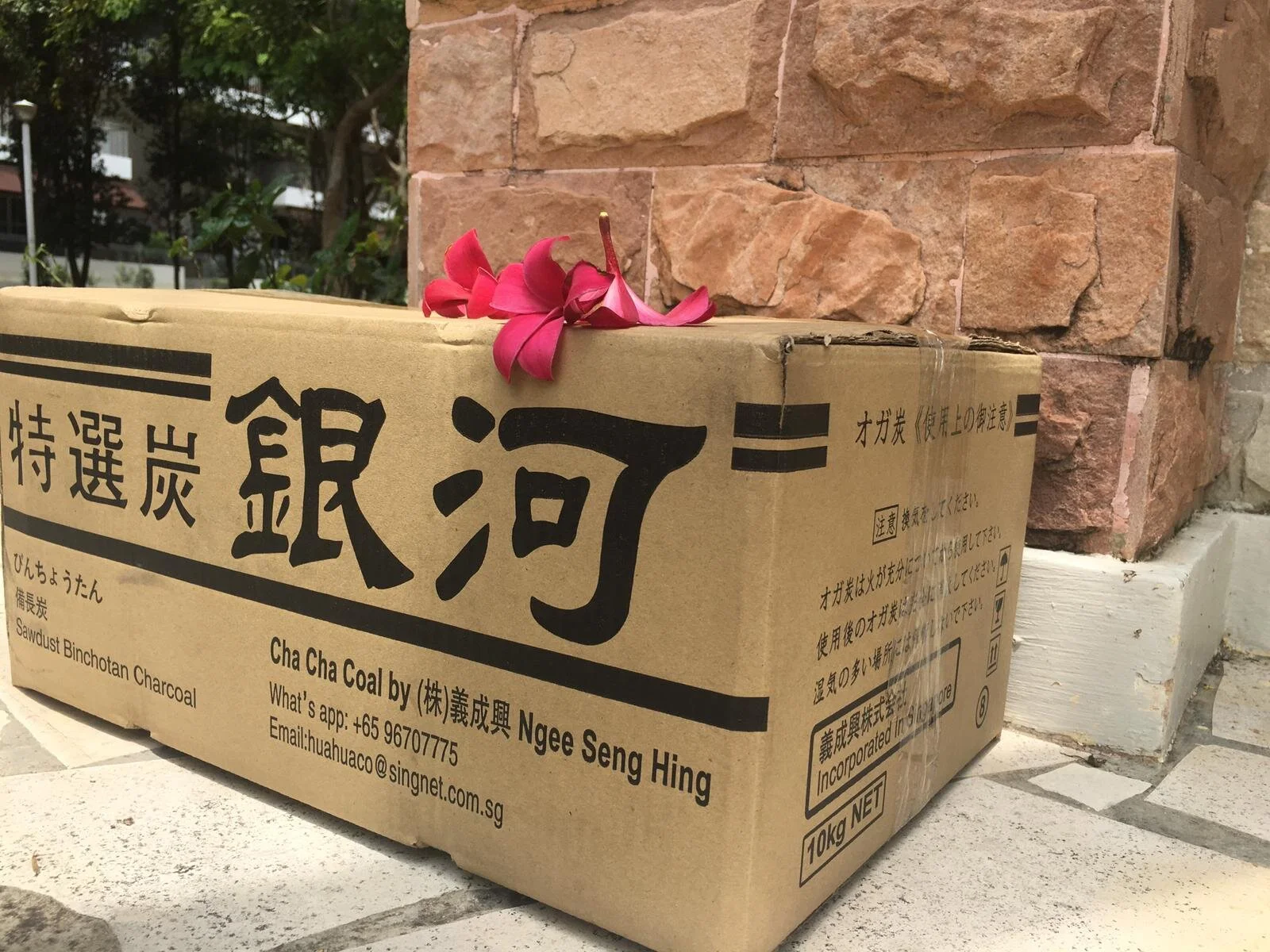 100% natural wood, no chemical additives and fillers used,  suitable heating, long burning,  no sparks, no chemical odors, manufactured using the same techniques as binchotan