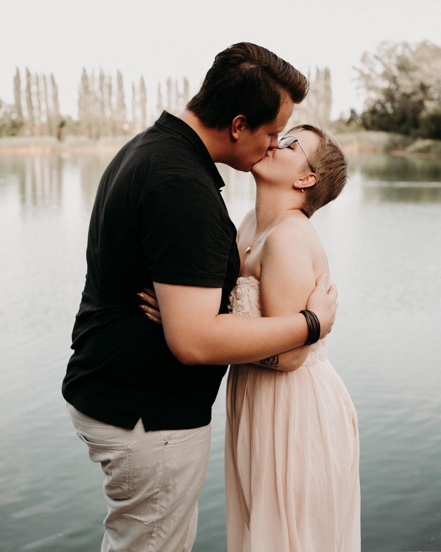 Coupleshoot in the summer on a lake
.
.
.
.
.
.
.
.
.
.
#couple #coupleshoot #couplephotography #couplephoto #paarshooting #paarfotografie #paar #paarbilder #p&auml;rchen #p&auml;rchenbilder #p&auml;rchenshooting #guntramsdorf #m&ouml;dling #hochzeit