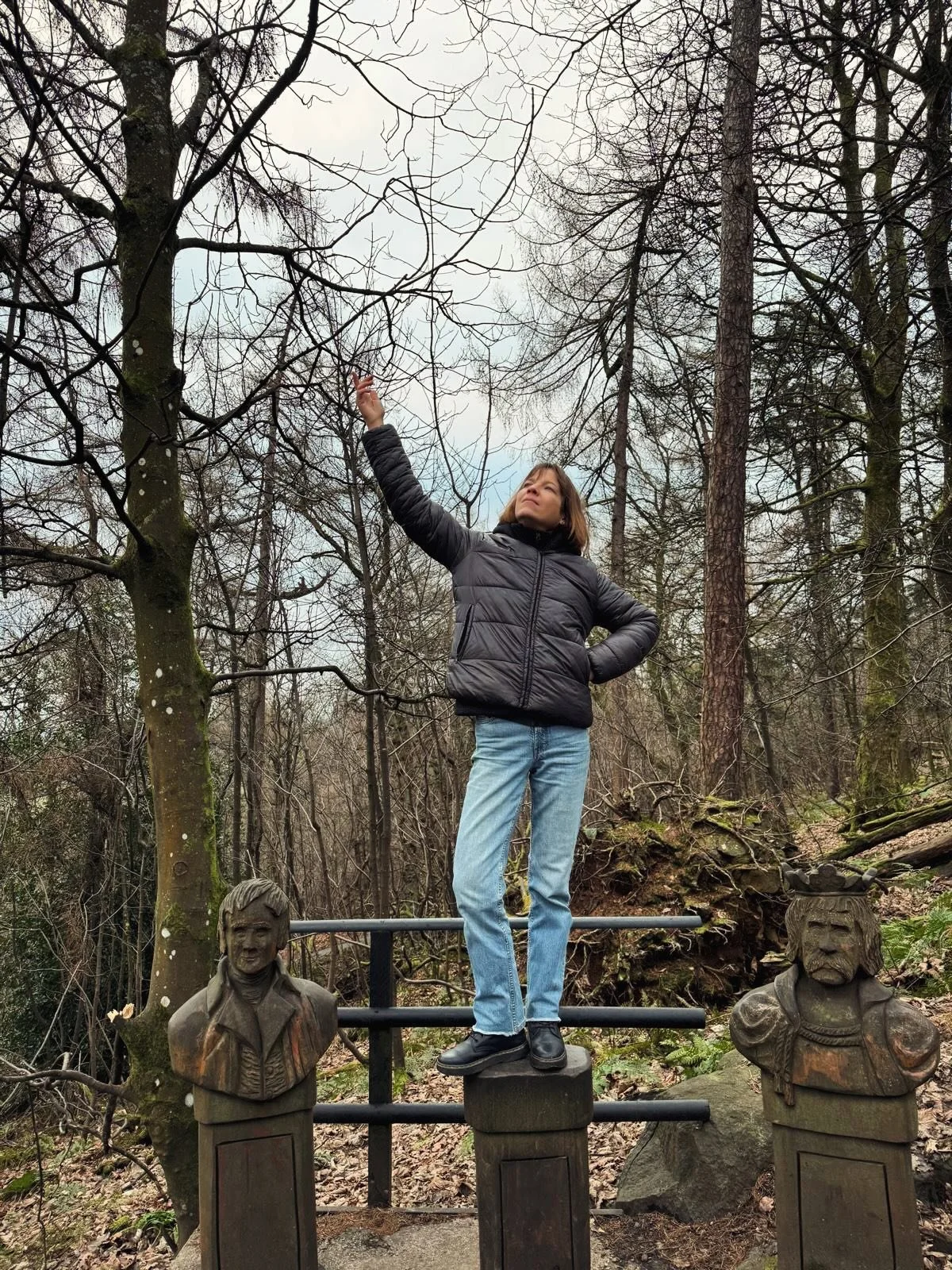 Lang may yer lum reek 🏴󠁧󠁢󠁳󠁣󠁴󠁿 🇱🇧 

(long may your chimney smoke&hellip;)

and many happy new year days to all!