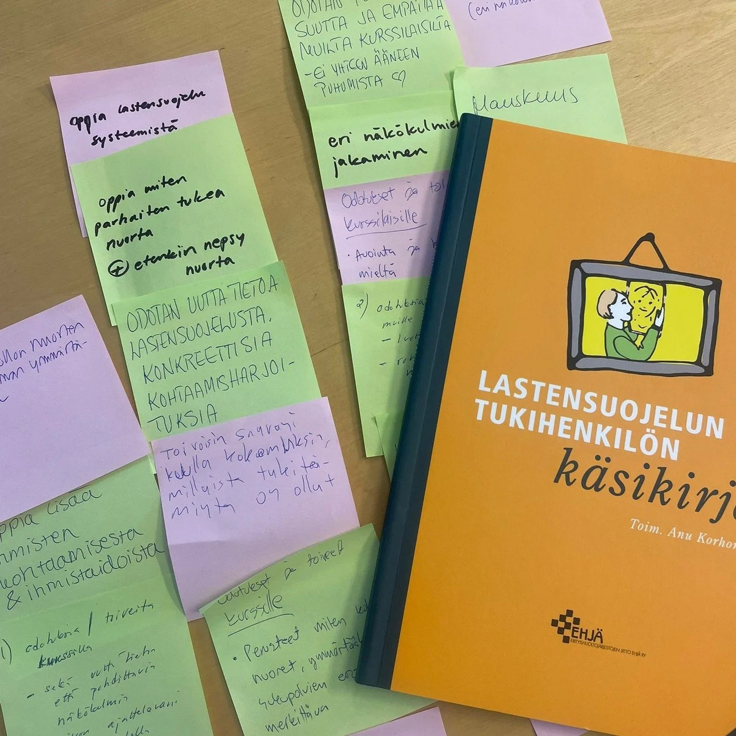 EHJ&Auml; ry:n Omilleen-toiminnan kev&auml;&auml;n toinen tukihenkil&ouml;koulutus on saatu viime viikolla onnistuneesti p&auml;&auml;t&ouml;kseen! Mukana oli 9 upeaa ja sitoutunutta koulutettavaa. 🌻

Kev&auml;&auml;n koulutuksessa sukellettiin t&au