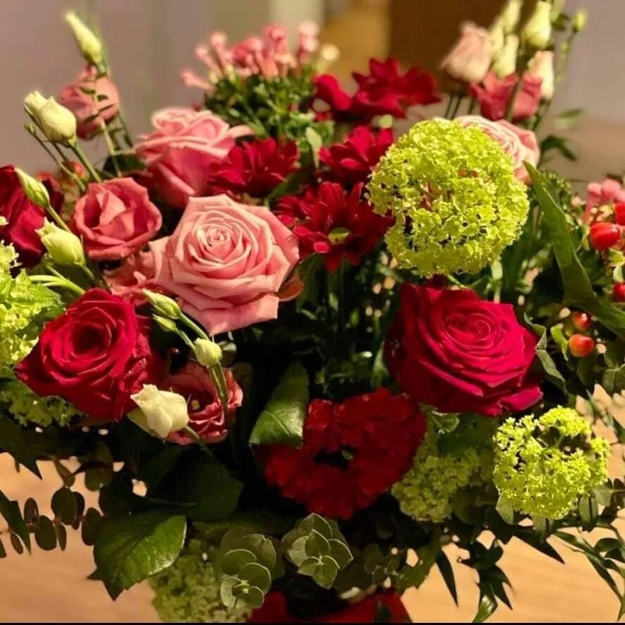 Nobody panic...Theres still time to.order for Valentines Day on Monday . I'm placing my final order with my wholesaler Friday 11th so if you'd like a bouquet please order as soon as possible so I can get some nice goodies in especially for you. This 