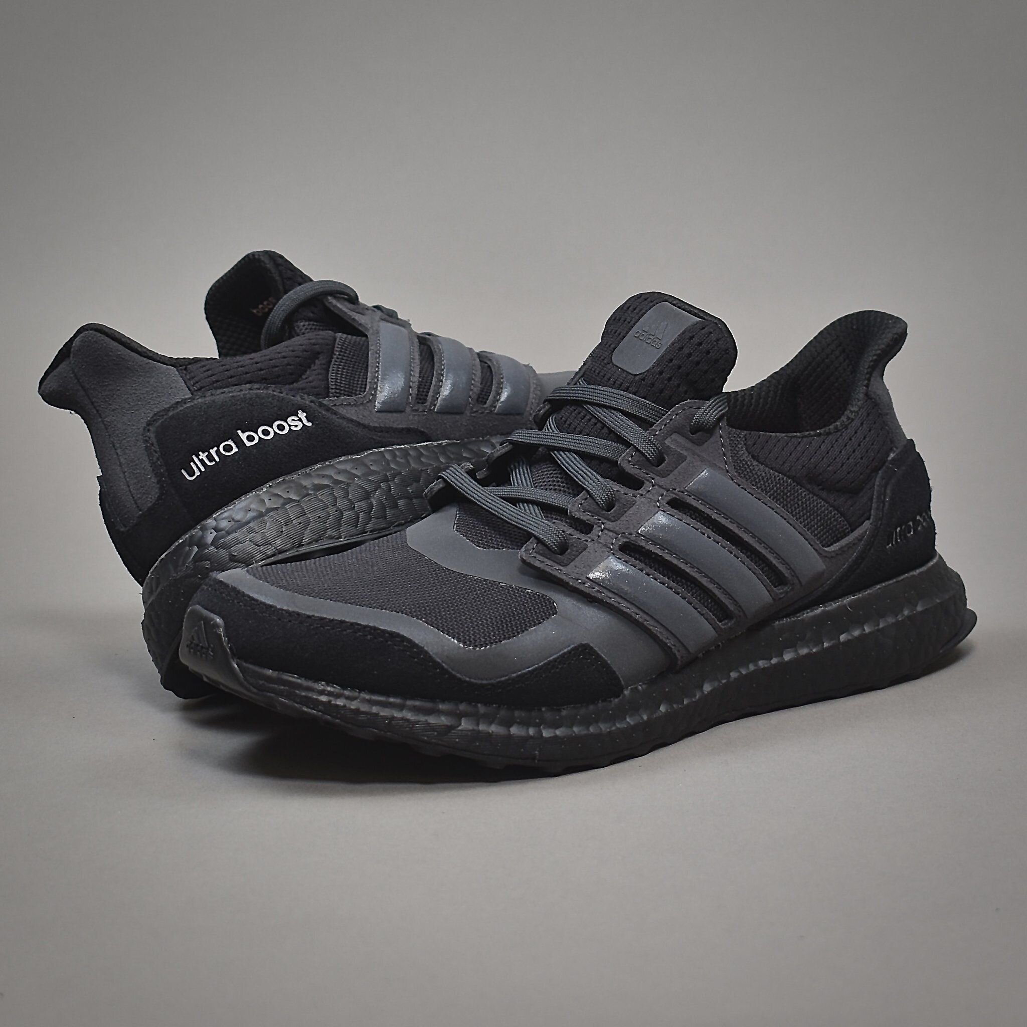 ultra boost carbon black