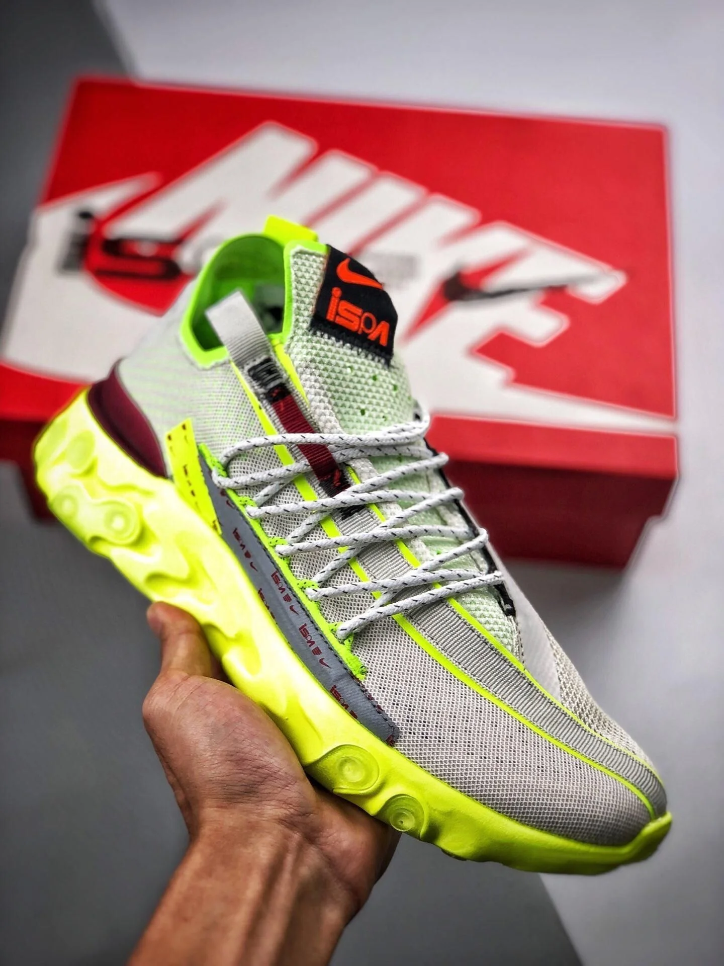 nike sportswear react ispa