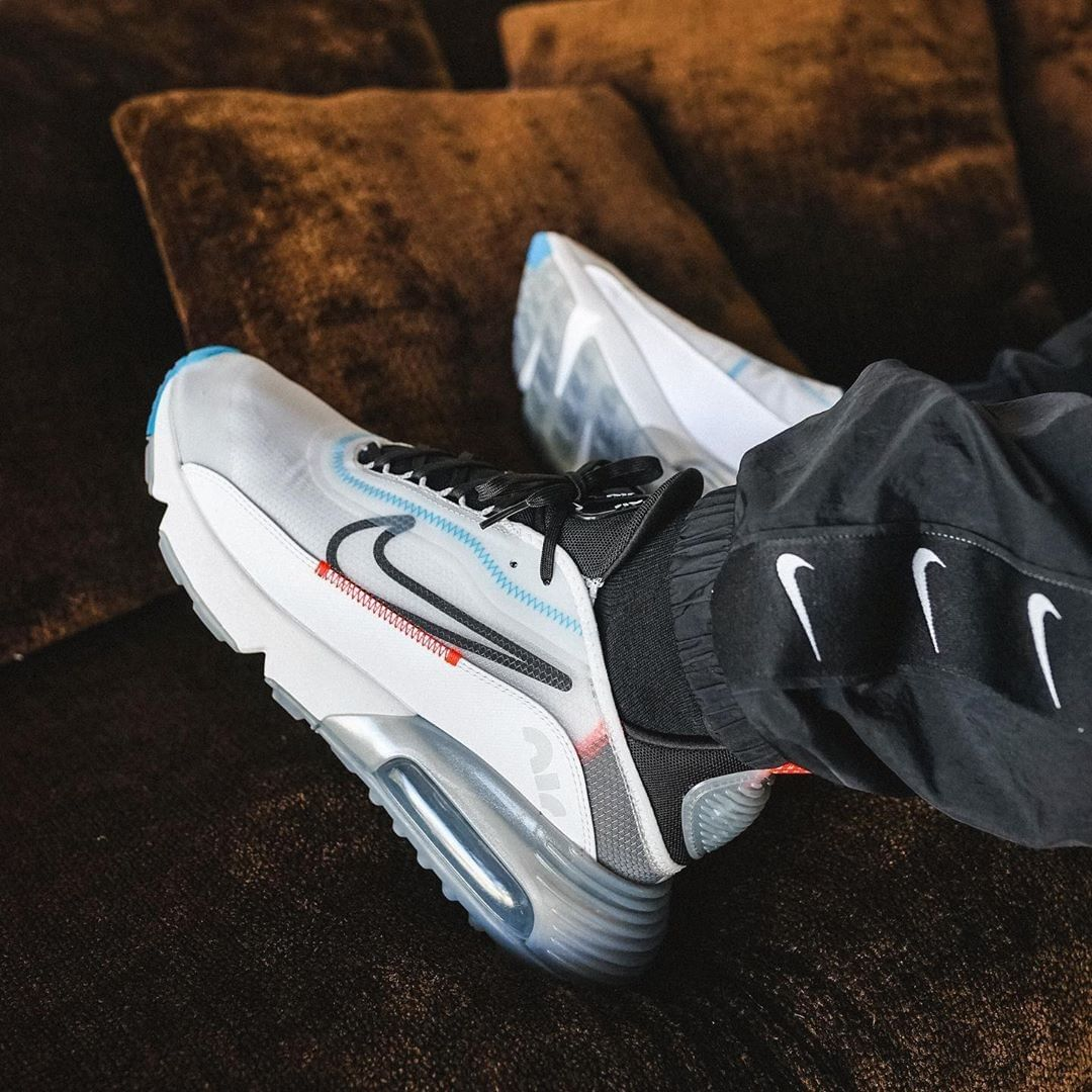 nike air max 2090 platinum