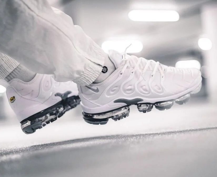 vapormax plus platinum