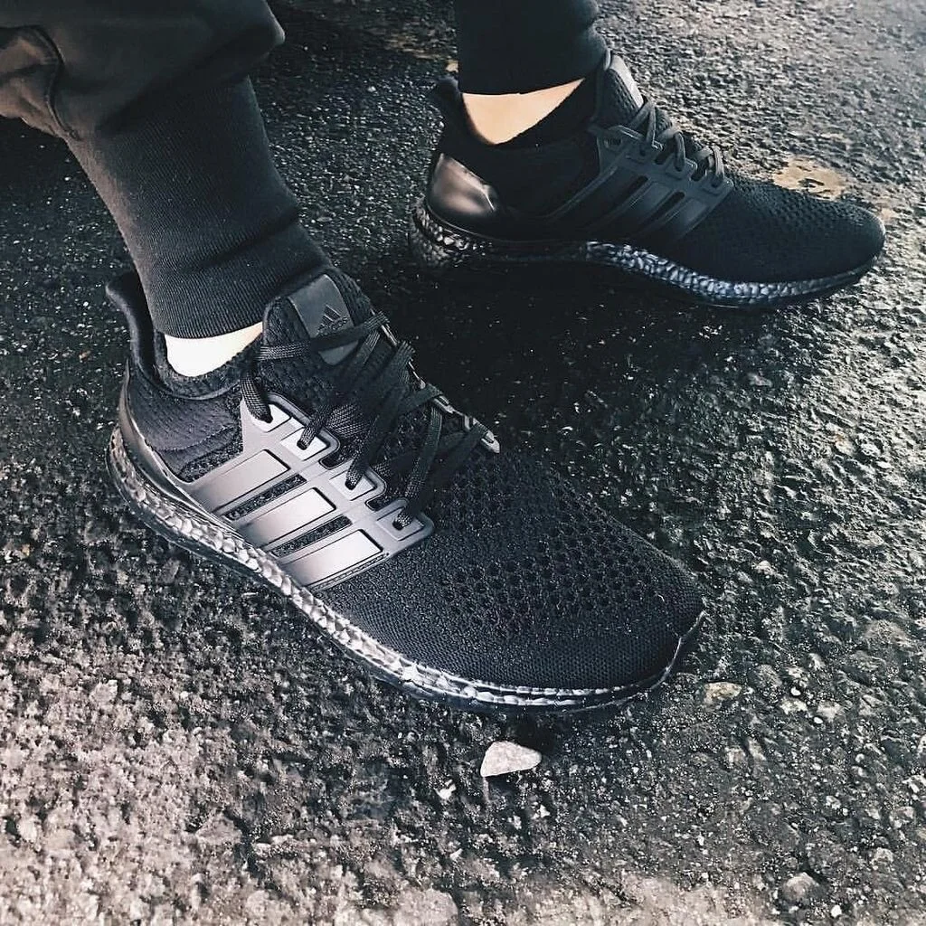 triple black 1.0 ultra boost