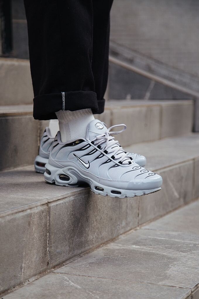 air max plus wolf grey