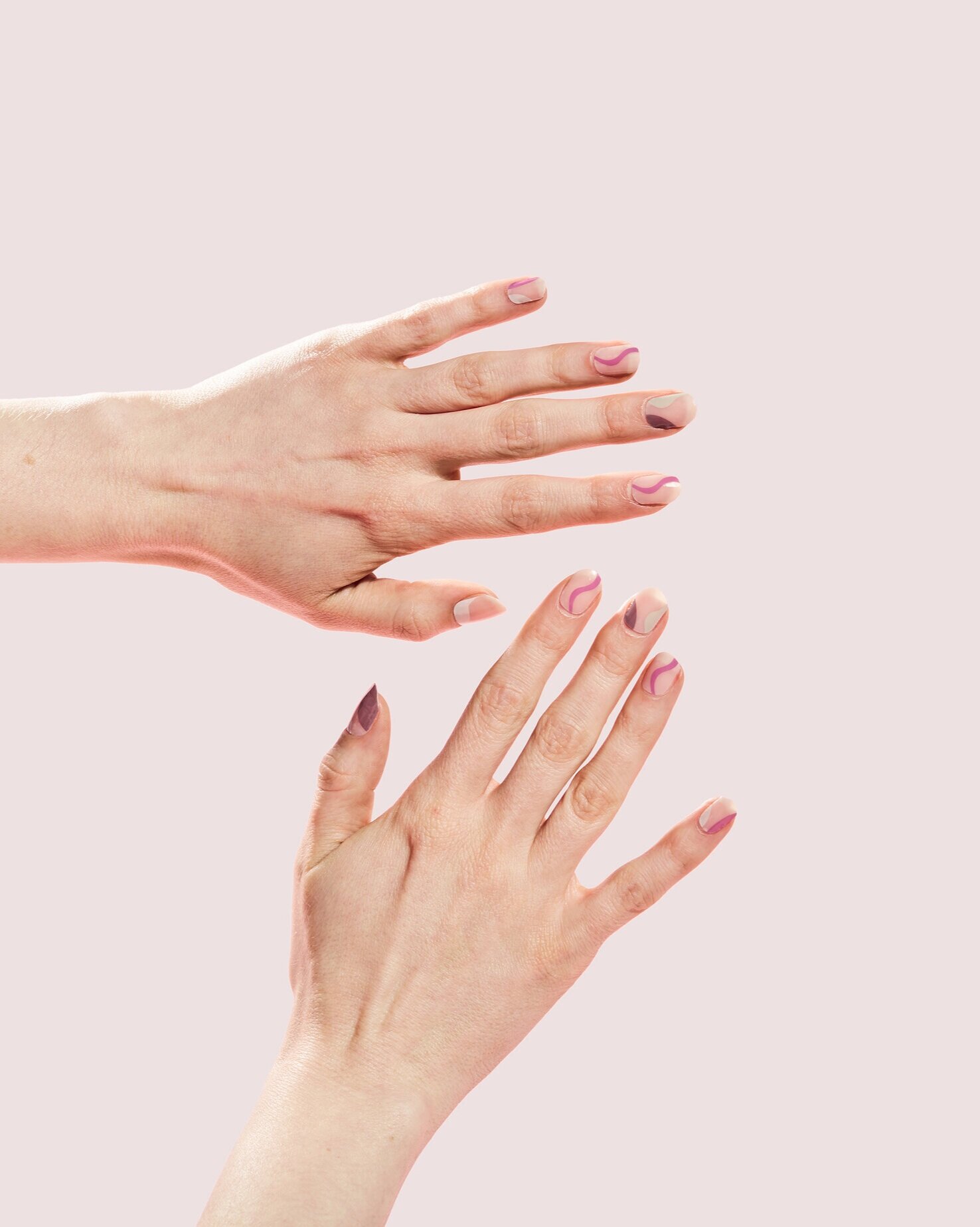 LOLA_HAND_S.jpg