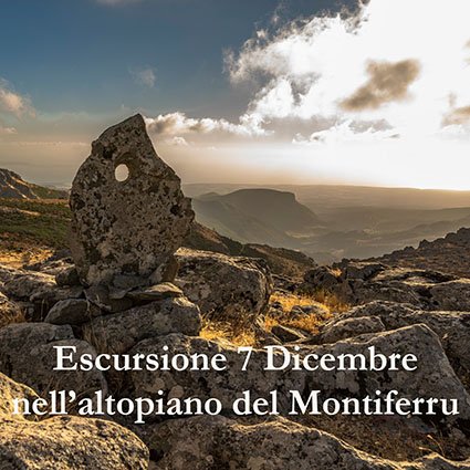 Unisciti a noi nel percorso abbastanza facile che si sviluppa su un panorama suggestivo nell&rsquo;altopiano di Montiferru.
Lungo il sentiero visiteremo su pinettu de s&rsquo;Annile, le vecchie voliere dei griffoni e il rifugiu spirituale della Madon