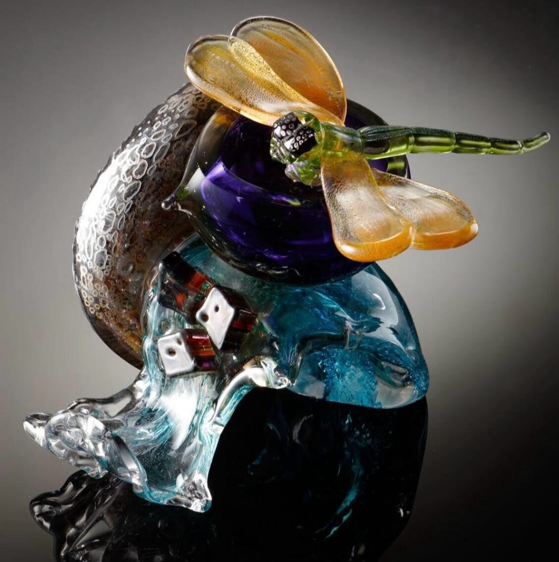 It&rsquo;s prize draw time! 
You could win this fabulous one-off piece!!
Enter via the Link in our profiles.
During our &ldquo;Make It At Market&rdquo; 2nd  reunion, I along with the other glassblowing artists - Emmy Palmer Glass, Belinda King Glass 