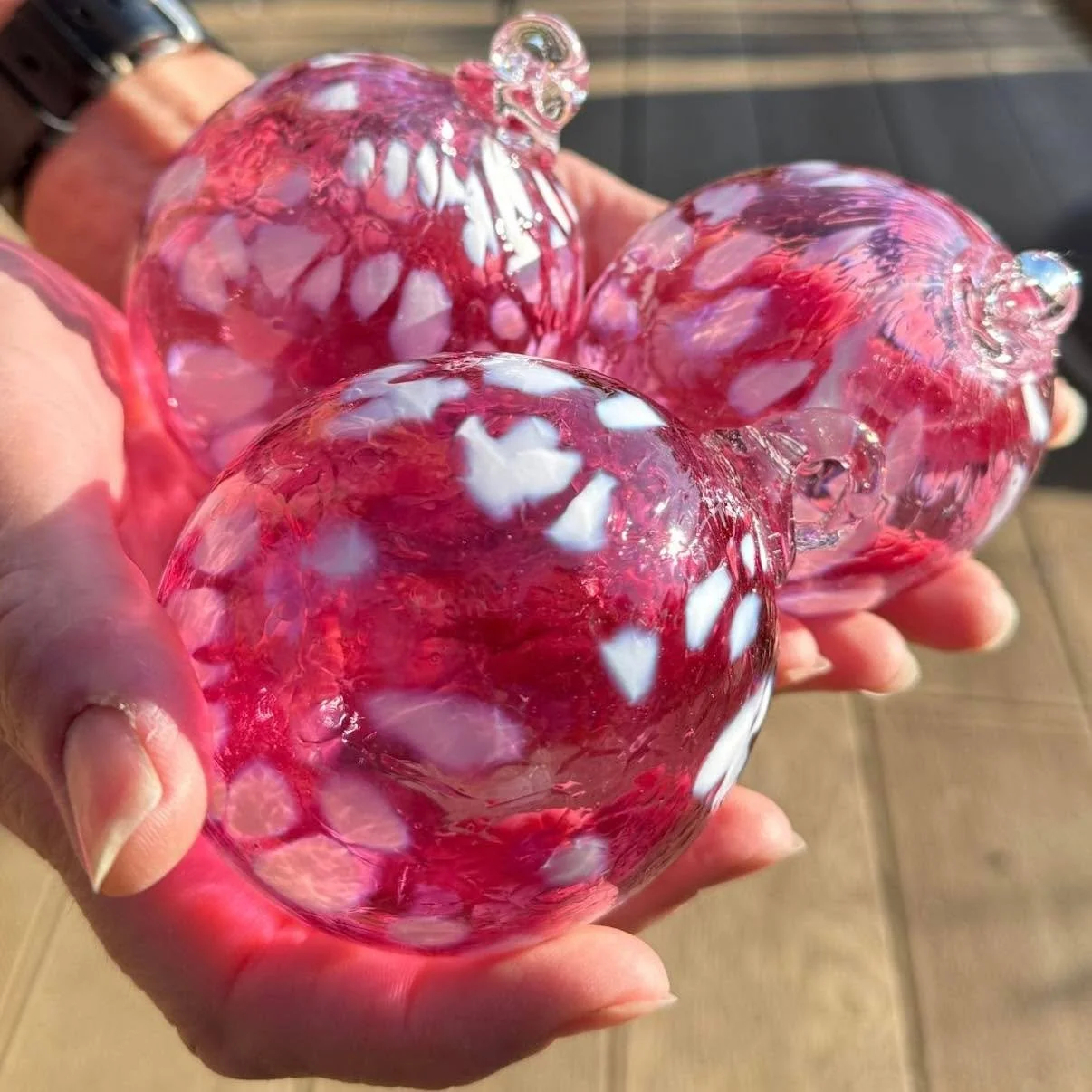 Last chance to book a glass blowing class for this year!
A few spaces remaining. 
Book now to avoid disappointment .
wwwAlisonVincentGlass dot co.uk/ classes 
Friday 12, Monday 15 &amp; Tuesday 16 December. 
South Buckinghamshire HP10 0JS