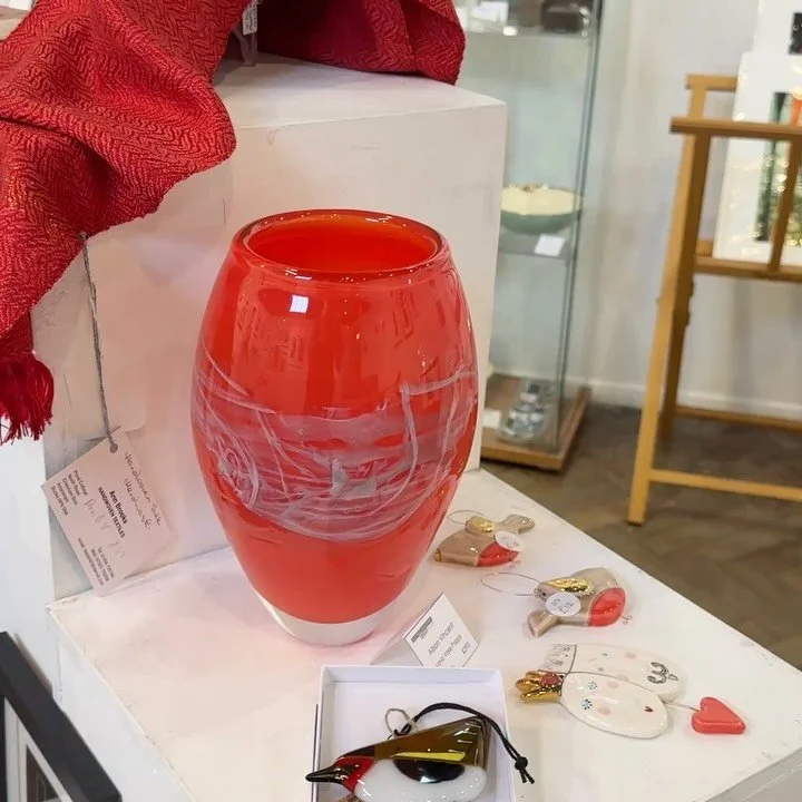 Come to see gorgeous work at the @buckinghamshirecraftguild pop-up for @bucksartweeksofficial in @queensparkarts Aylesbury HP21 7RT.  Venue 142.  Part of Aylesbury Art Trail.  Open daily Mon - Sat.  Plenty of parking &amp; caf&eacute;.  I&rsquo;m her