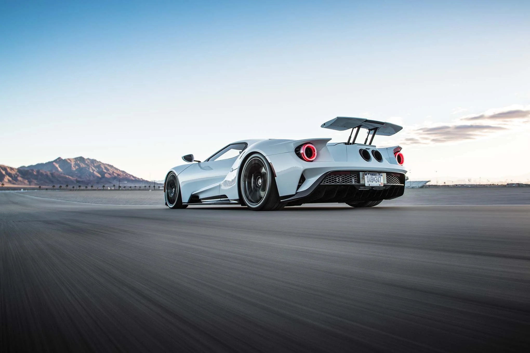 2017-Ford-GT-rear-three-quarter-in-motion.jpg