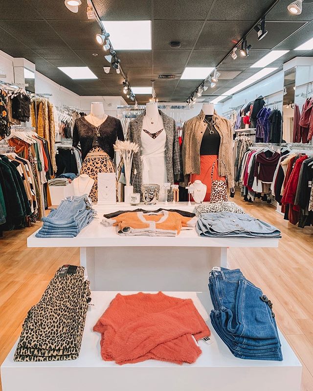 Even when you have cute clothes, sometimes it's hard to creatively put them together. 🤷🏻&zwj;♀️ That's what our stylists are for! Tell our gals about what styles you love, and they'll do the rest &mdash; all complimentary. See you soon 😉