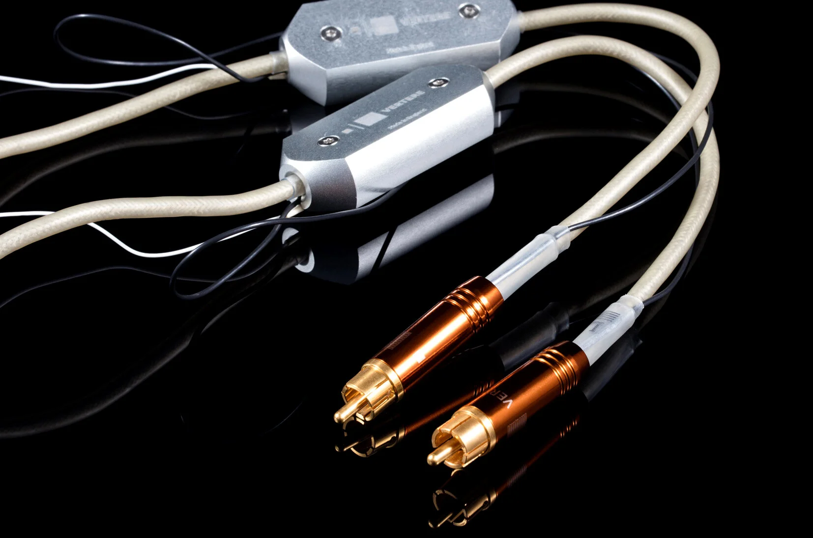 Pulse-HB Hand-Built Analogue Interconnect Cables I Vertere Acoustics