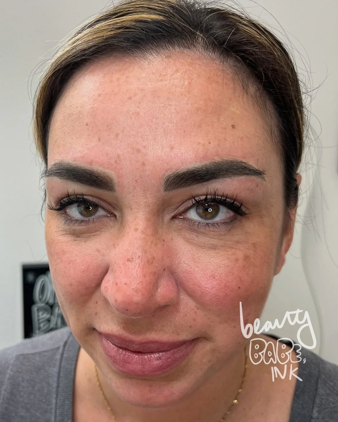 She asked for fierce &hellip; 📦 Just sayin&rsquo; ❤️&zwj;🔥 

Soft Powder Brows are buildable, whether you are looking for barely there or a bit more defined we can keep a true to you feel. My client here has a more built up powder mixed with her na