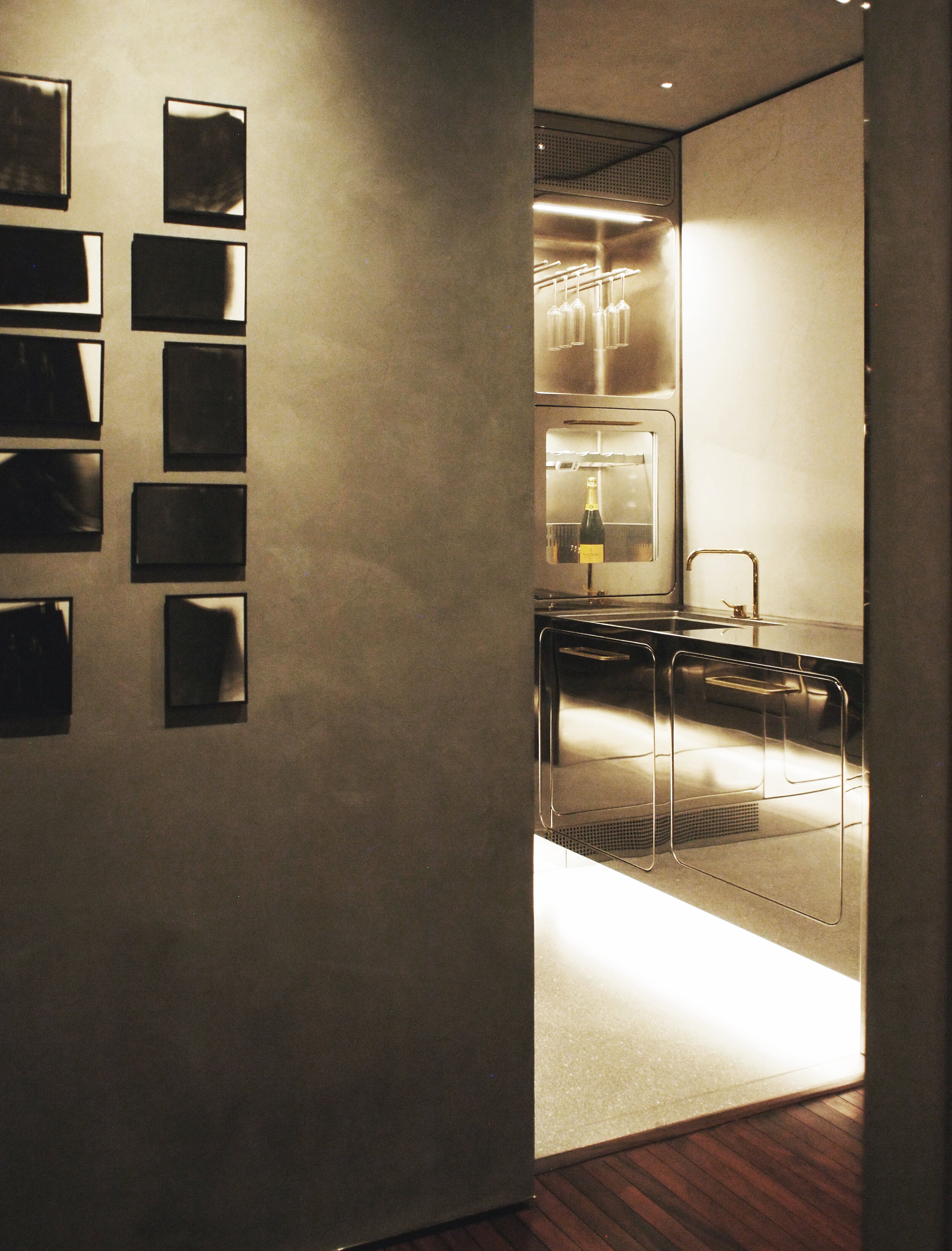  Manhattan Pied-A-Terre - Kitchen View 