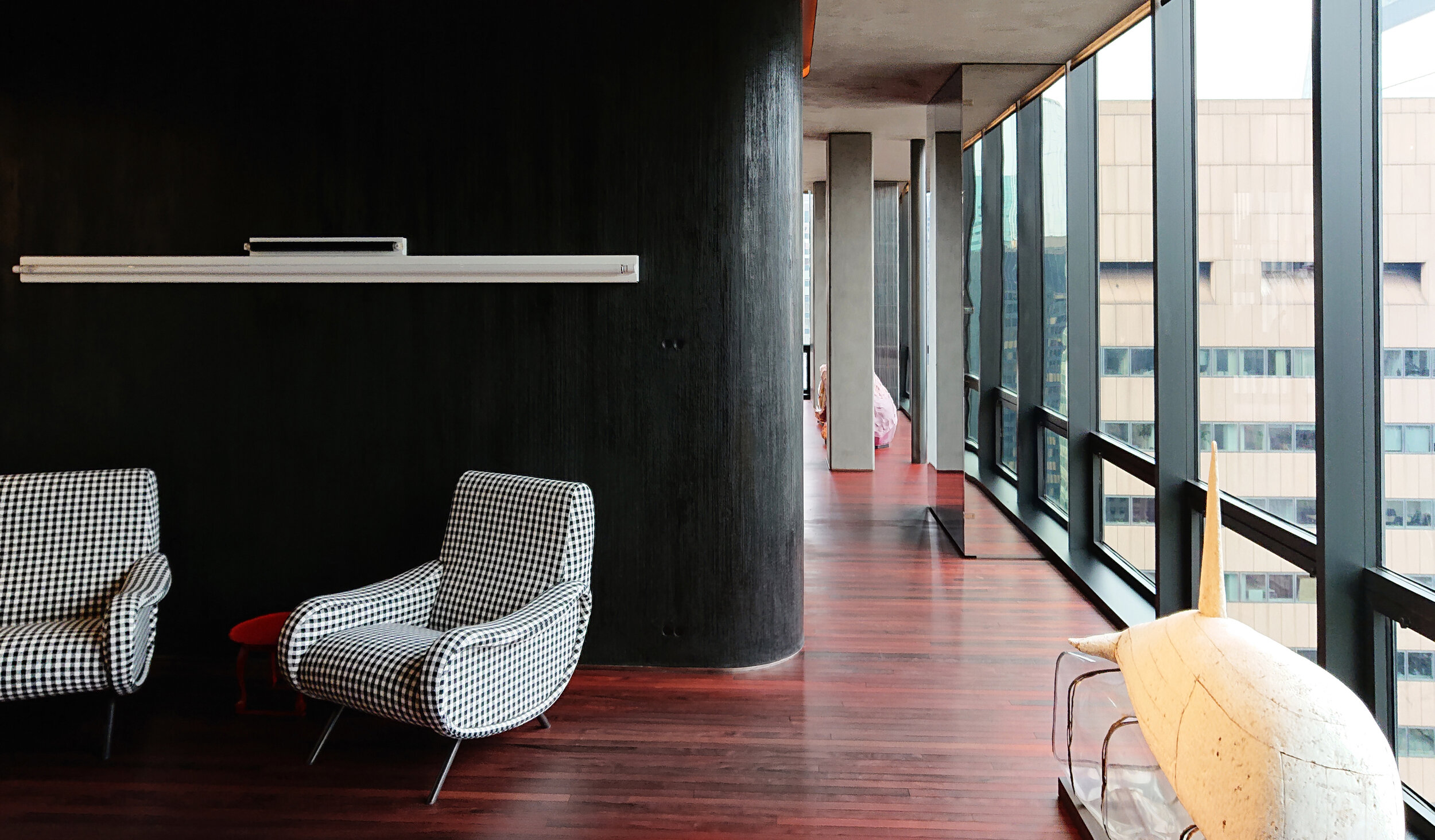  Manhattan Pied-A-Terre - Corridor View 