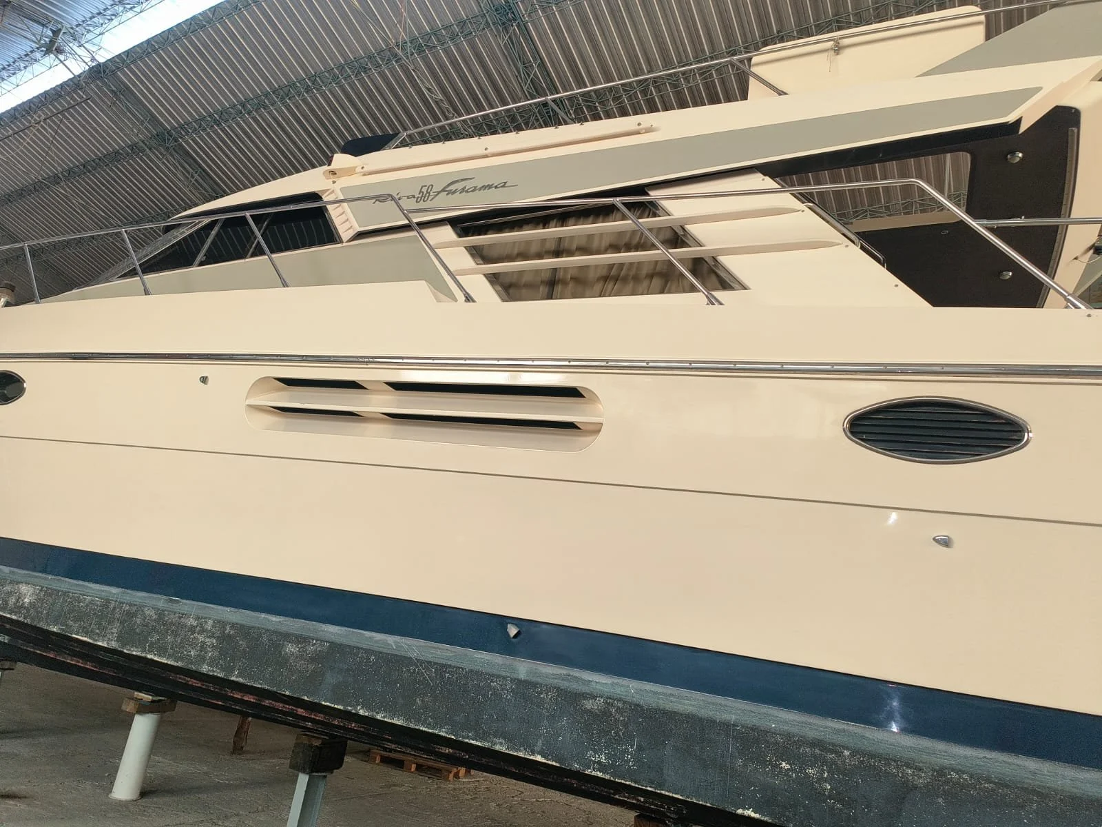 Riva 58 Furama