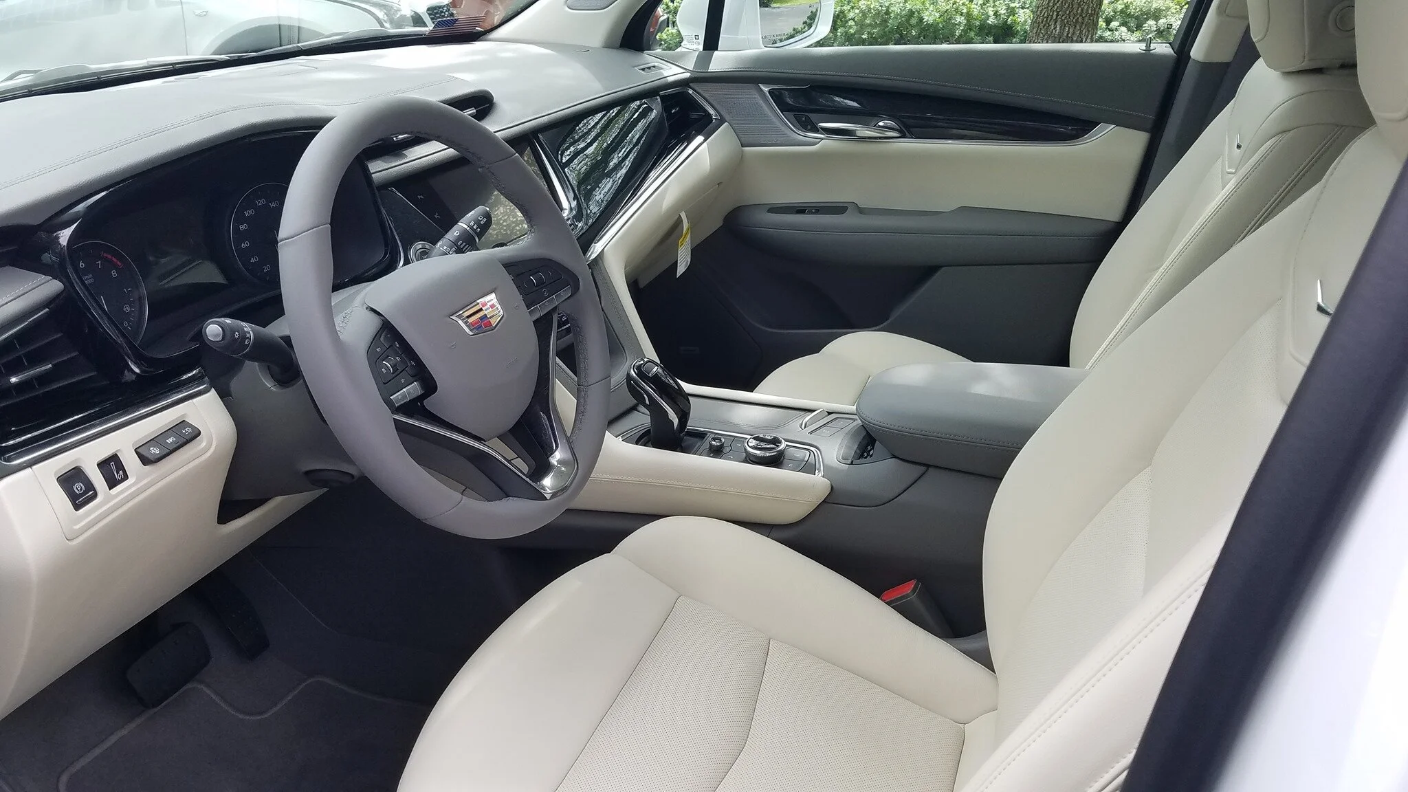 XT6 white inside.jpg