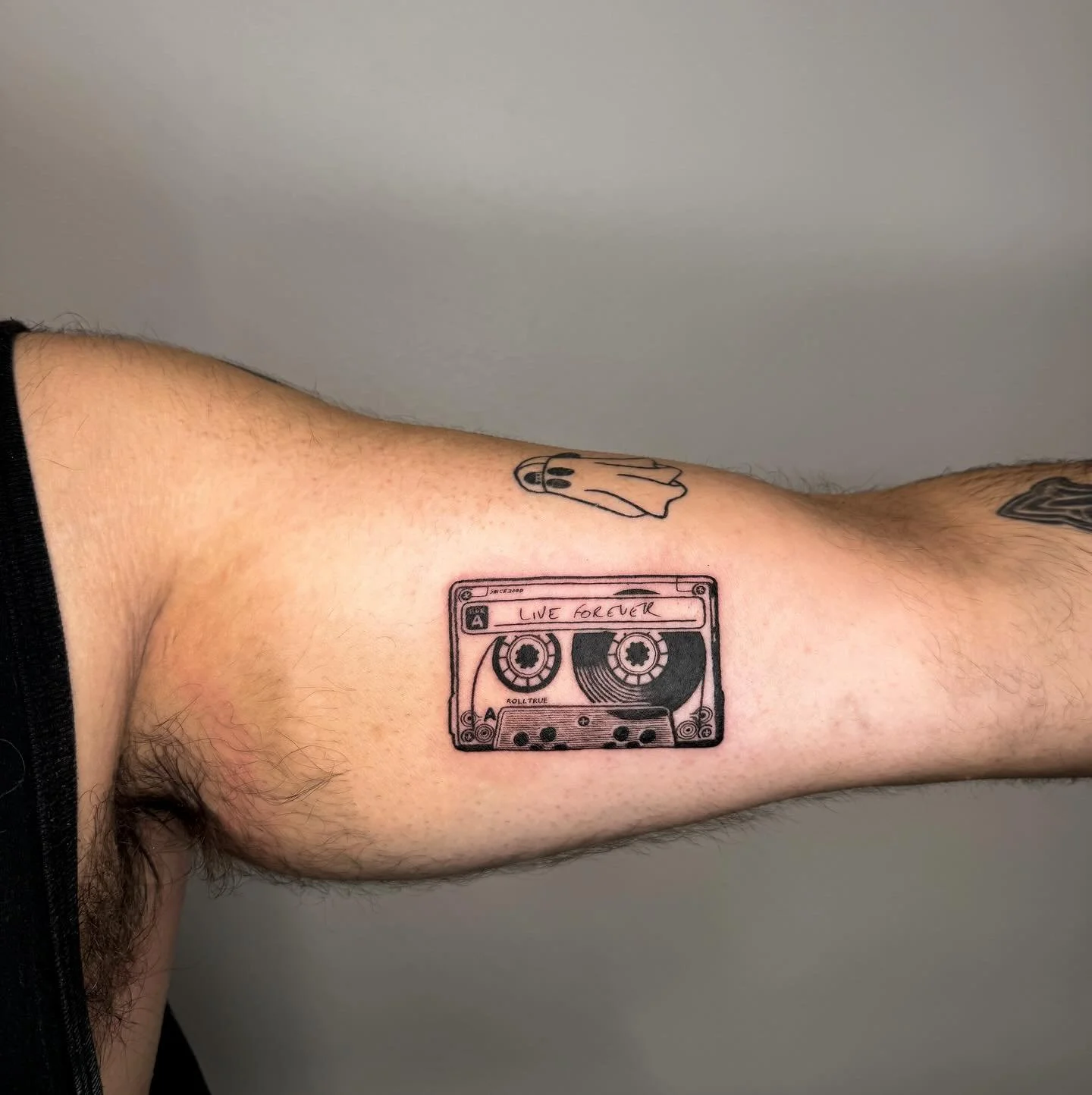 A Tribute to Oasis Done by Jameson
&bull;
&bull;
&bull;
DM/Email or Call the shop to schedule your next appointment!
&bull;
&bull;
&bull;
#tattoo #tattoos #torontotattoo #torontoartist #artist #tattooartist #tattooshop #shop #art  #vaughan #vaughanta