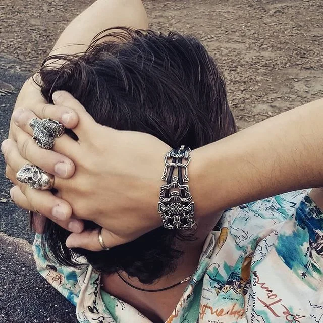 Relax time. Just finished the design of the last bracelet from the new collection we are about to launch.  This is a glimpse on the first bracelet.
#mytotem #silverjewelry  #sterlingsilverjewelry #sterlingsilver  #designjewelry #jewelrydesign  #brace