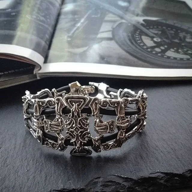 Want to add some cool to your style? Check out this sterling silver bracelet for men. Available at mytotem.ca in two sizes.  #mytotem #braceletformen  #bracelet #jewelryformen  #jewelry  #jewelrystyle #jewelrydesign #jewelryfashion #fashion  #fashion