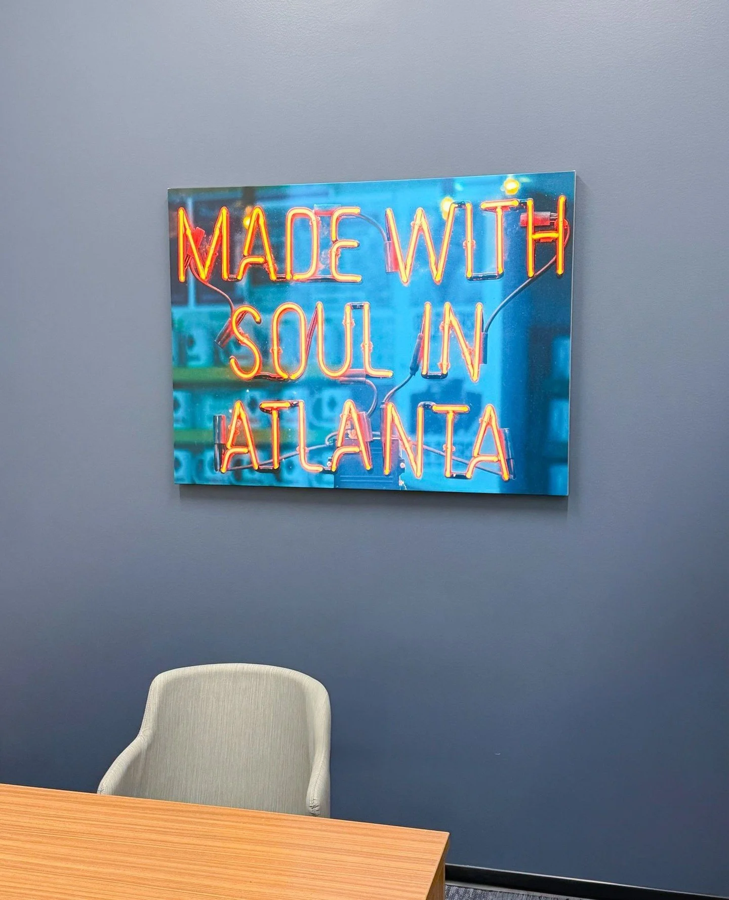 The Deco at 5211 in Chamblee brings together curated artwork and accessories that reflect Atlanta&rsquo;s culture, architecture, and community spirit. Designed to elevate amenity and leasing spaces, this collection blends modern style with a strong s
