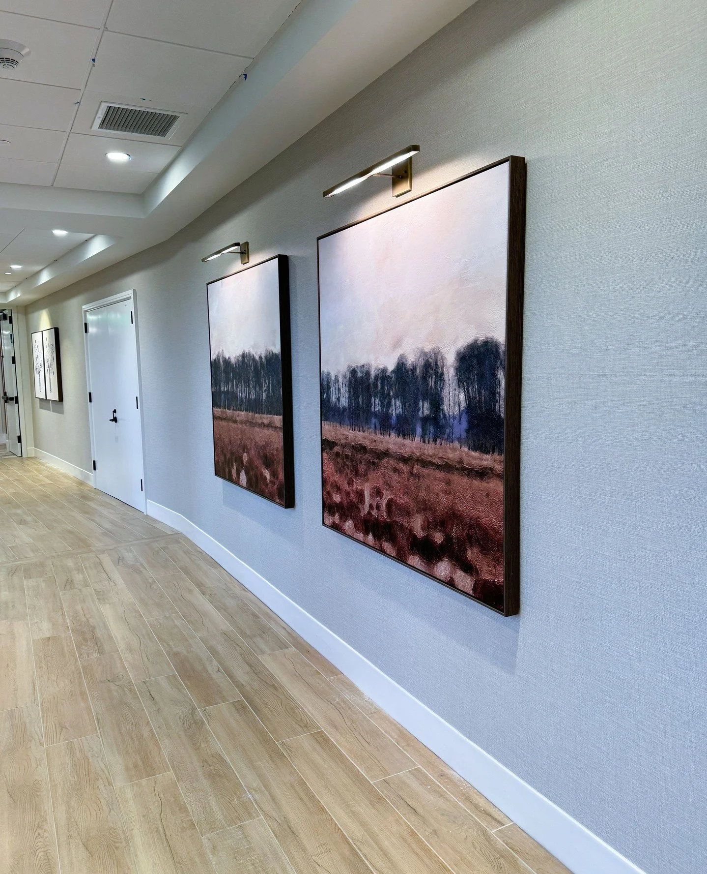 Go big or go home! Oversized art brings life, color, and connection into shared spaces &mdash; creating moments that invite conversation, spark memories, and make every resident feel at home.⁠
⁠
⁠
#CreativeA #SeniorLivingDesign #ArtThatConnects #GoBi