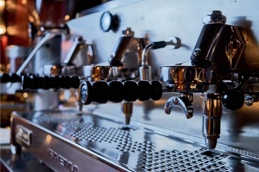 8 Commercial Coffee Machine Buying Tips (For 2023)