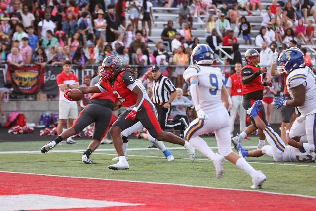 Football Falls 21-7 at Detroit Catholic Central in CHSL Opener to Snap