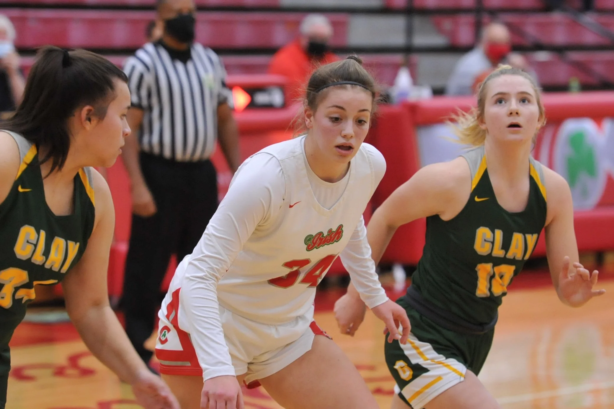 Girls’ Basketball Dismantles Oregon Clay in TRAC Contest, 57-17