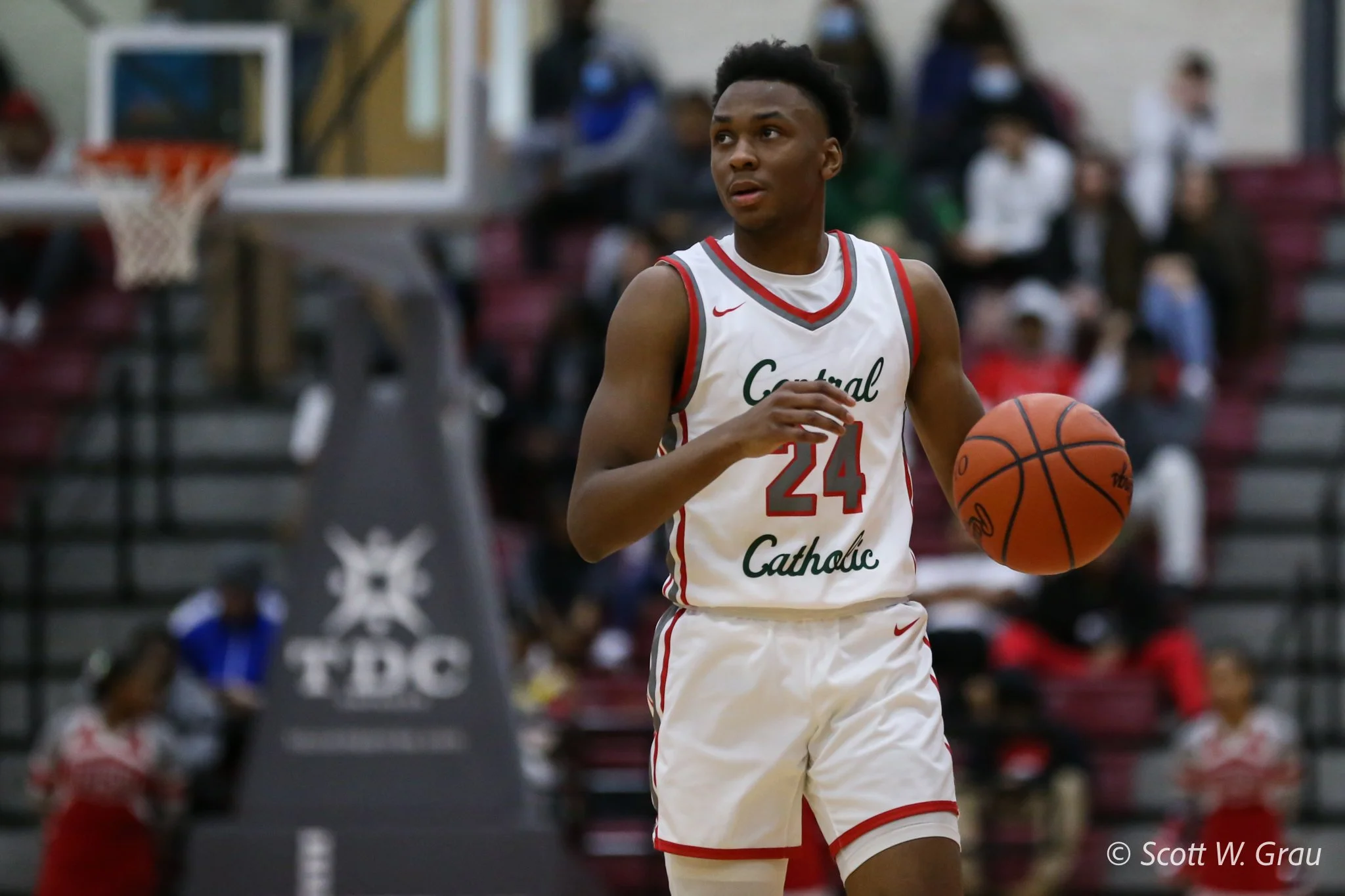 Boys’ Basketball Dominates TRAC Foe Oregon Clay at Home, 61-38