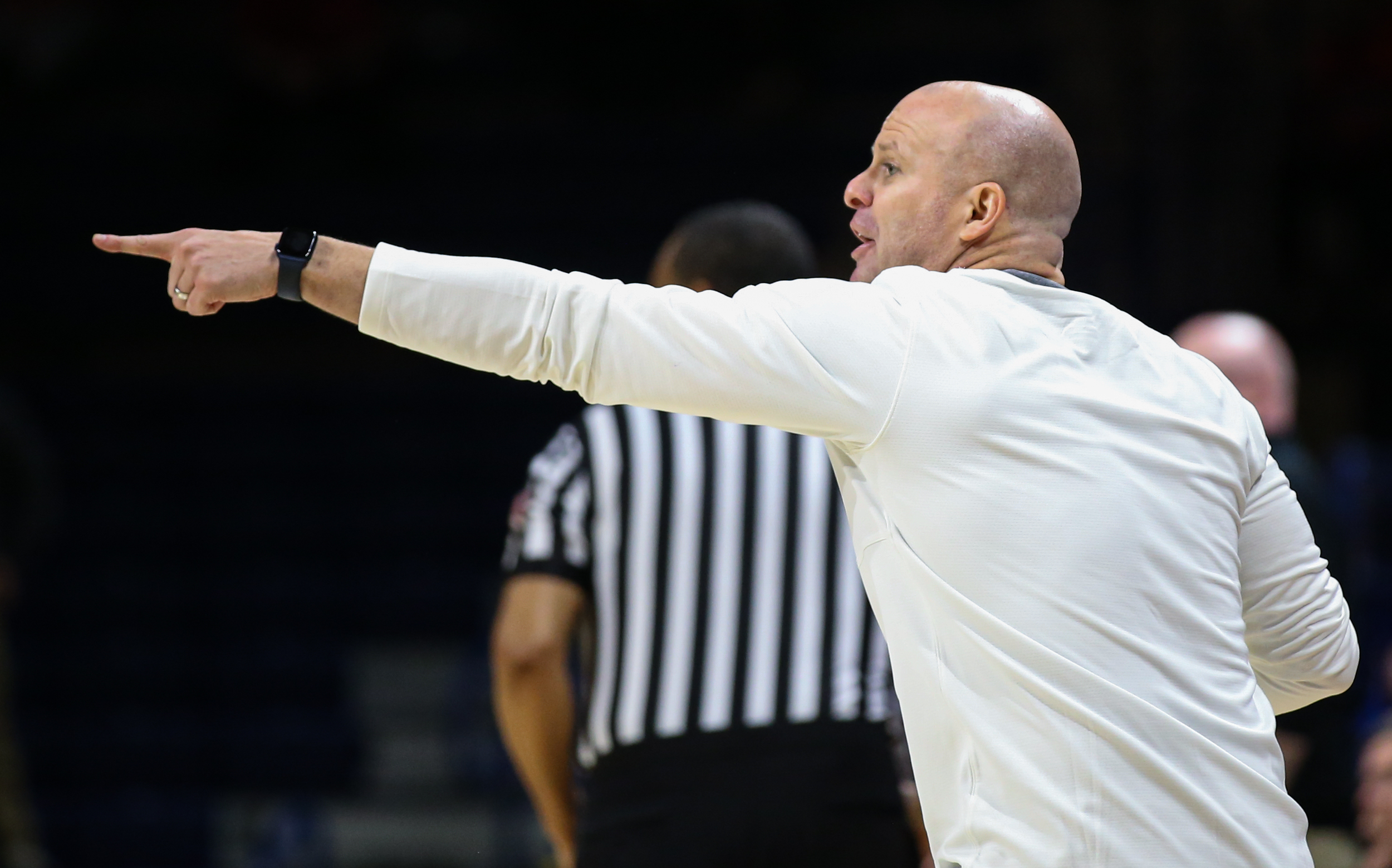 Boys’ Basketball Head Coach Mike Floyd Resigns to Pursue College Coaching Opportunity