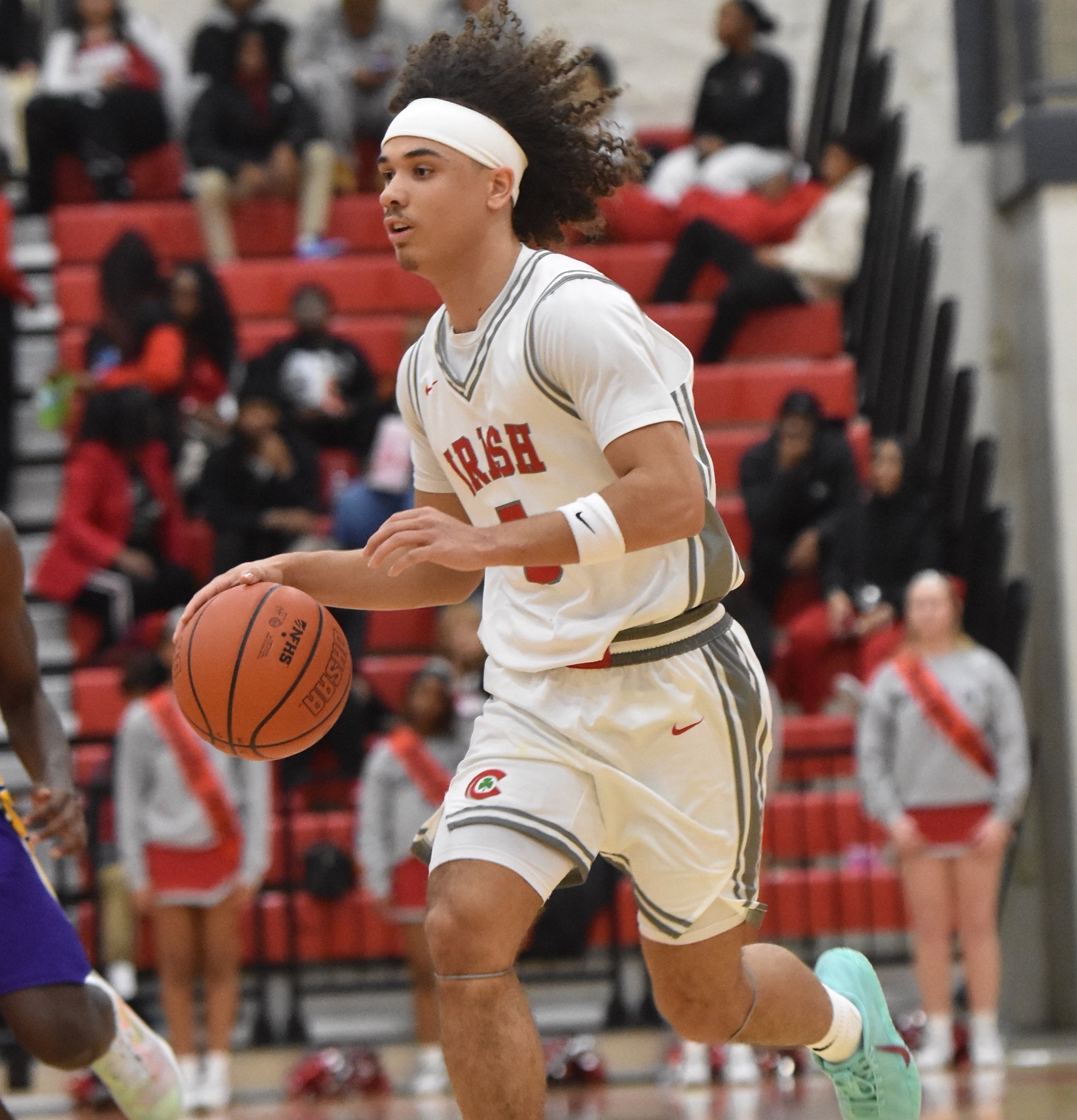 Boys’ Basketball Hammers Start in Regular-Season Finale, 82–49