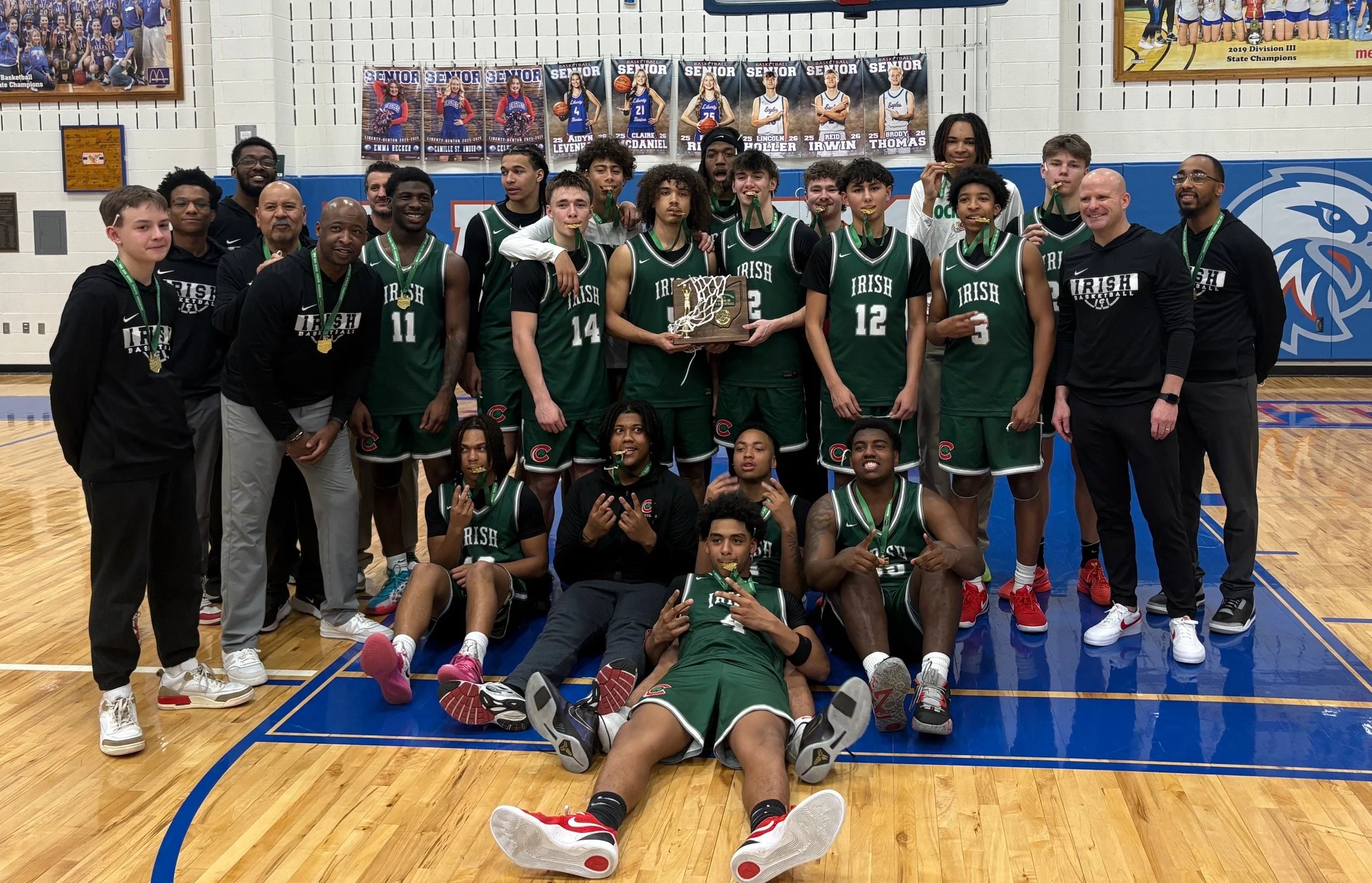 Boys’ Basketball Defeats Southview in Division III District Final, 65-40