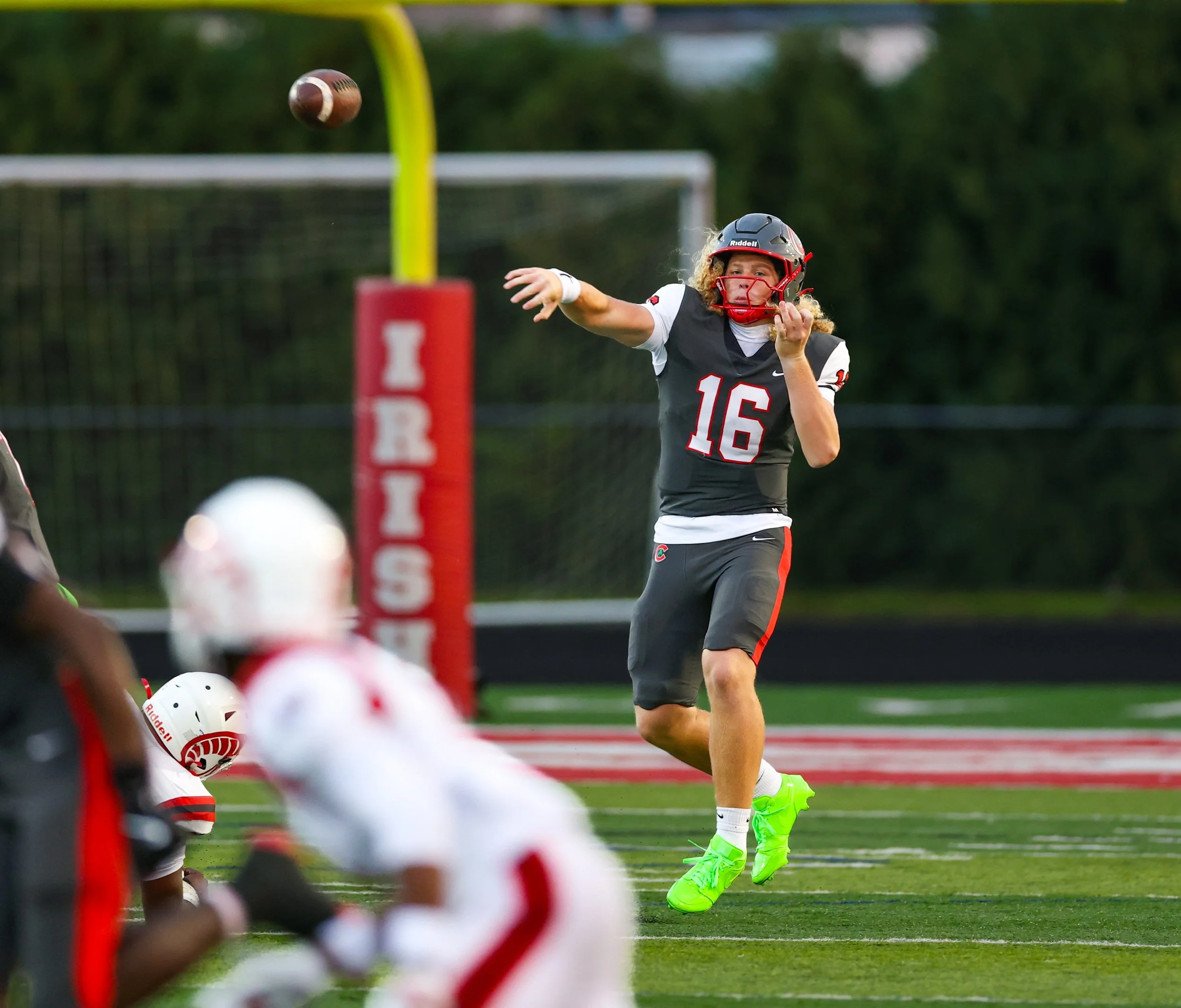 Football Demolishes De La Salle Collegiate in Regular-Season Finale, 34-7