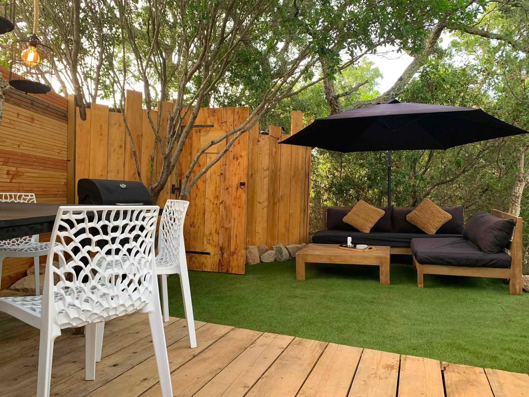 Perla salon ext.jpg