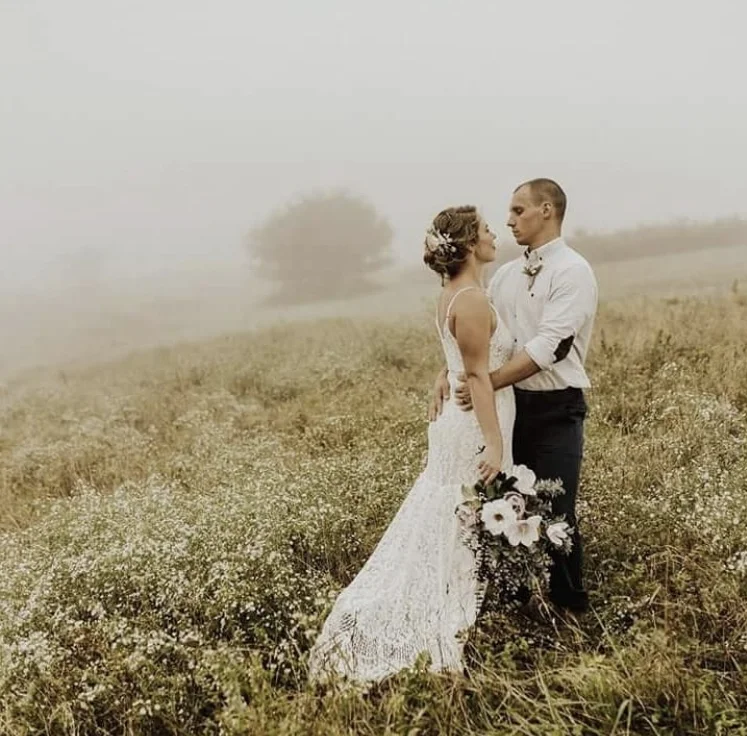 Couple's mountain elopement in America.