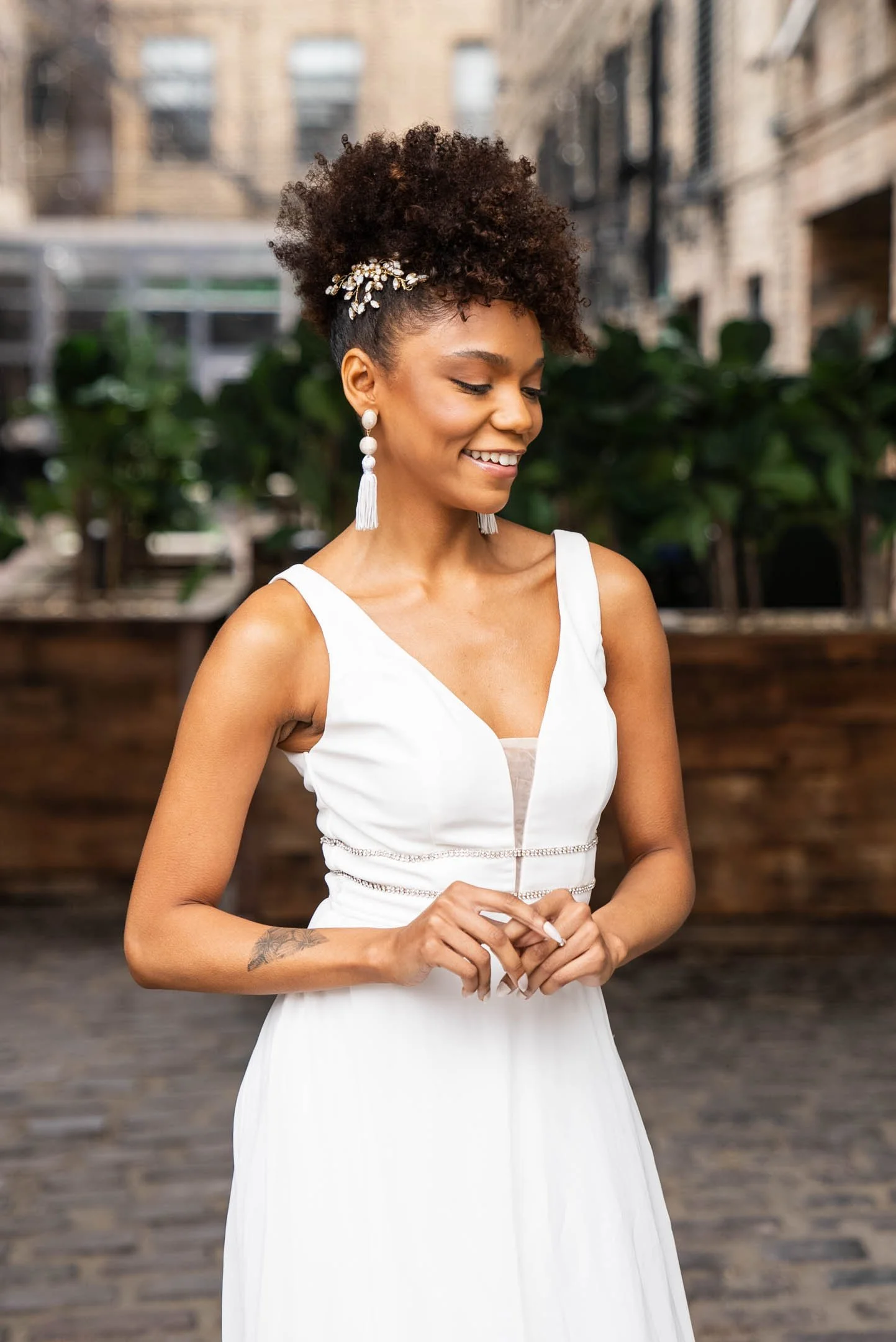 Bride with 4C curls.